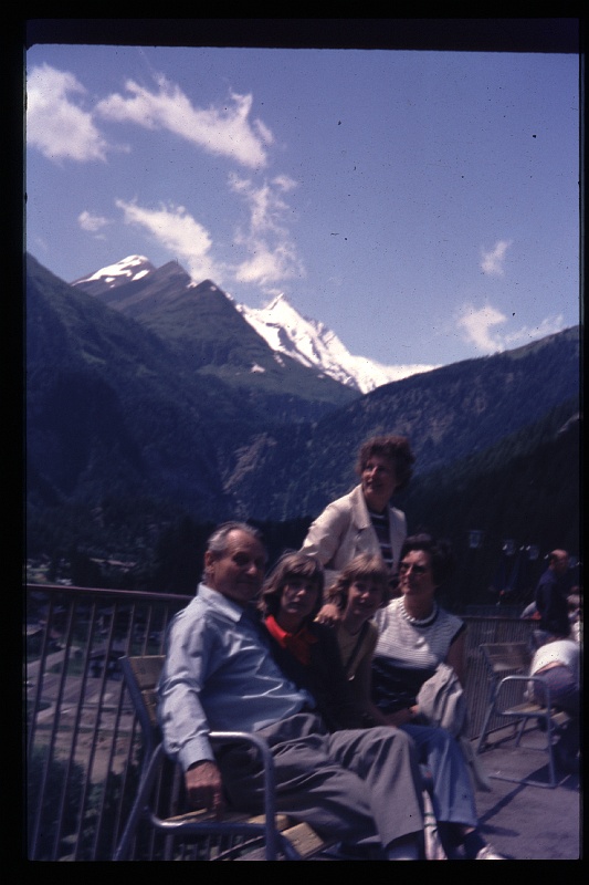 22.Grossglockner jul 1975 Rino,Ilse,Mama,Brigitte,Marion.JPG